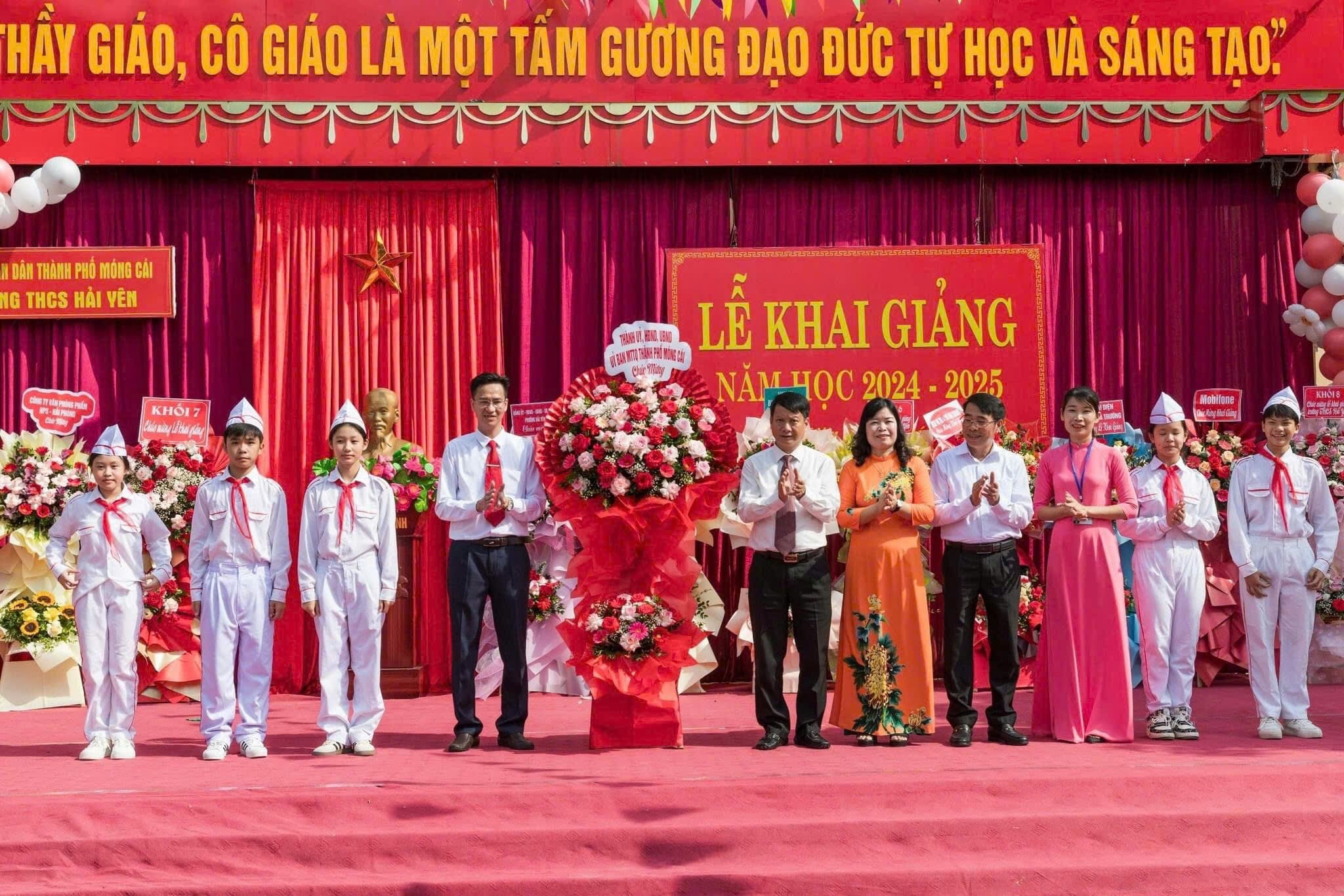 Ngày hội "Toàn dân đưa trẻ đến trường 28 https://thcshaiyen.edu.vn/wp-content/uploads/2024/10/458487583_934489275373456_646476998445994892_n.jpg