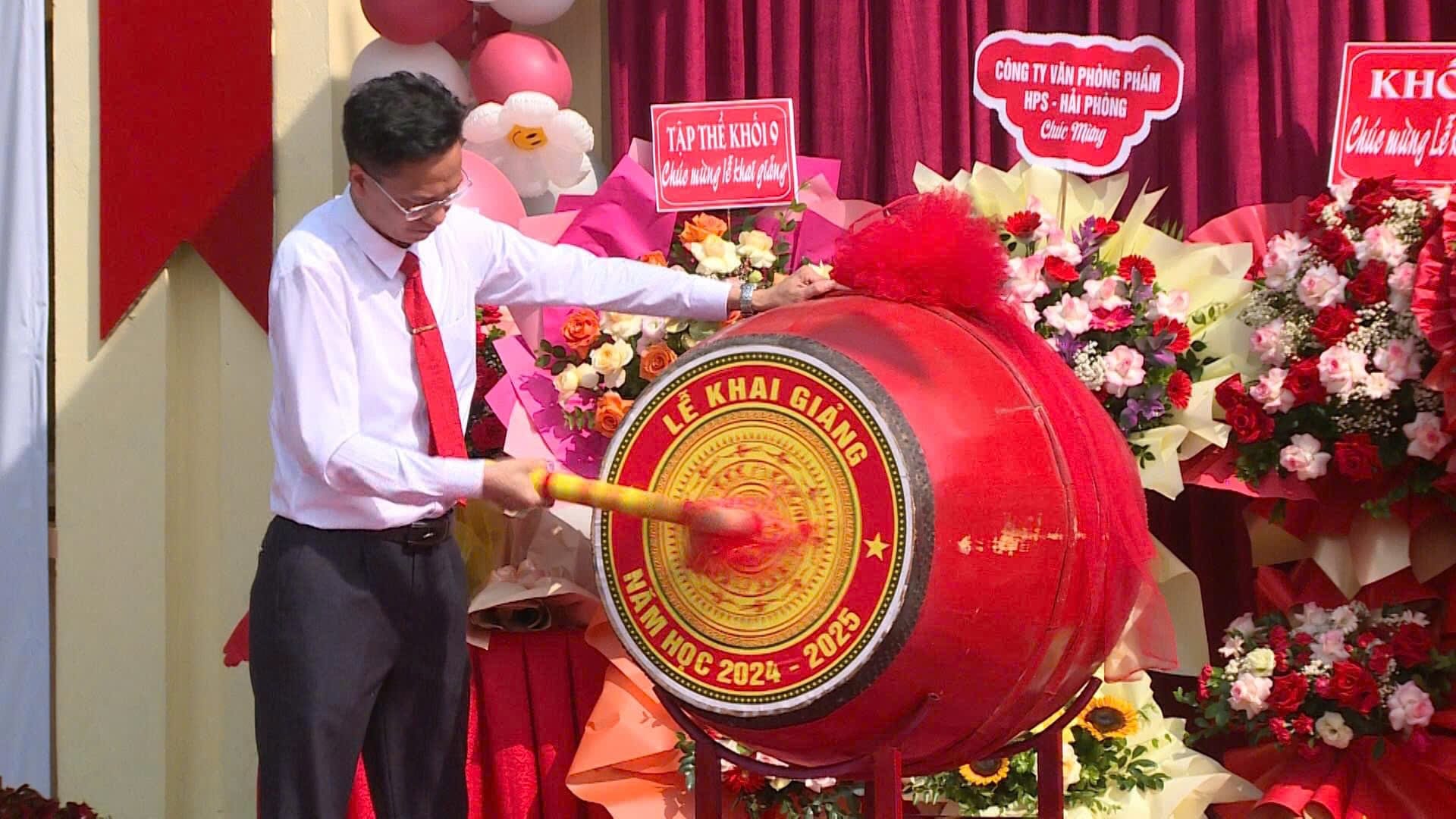 Ngày hội "Toàn dân đưa trẻ đến trường 31 https://thcshaiyen.edu.vn/wp-content/uploads/2024/10/458487583_934489275373456_646476998445994892_n.jpg