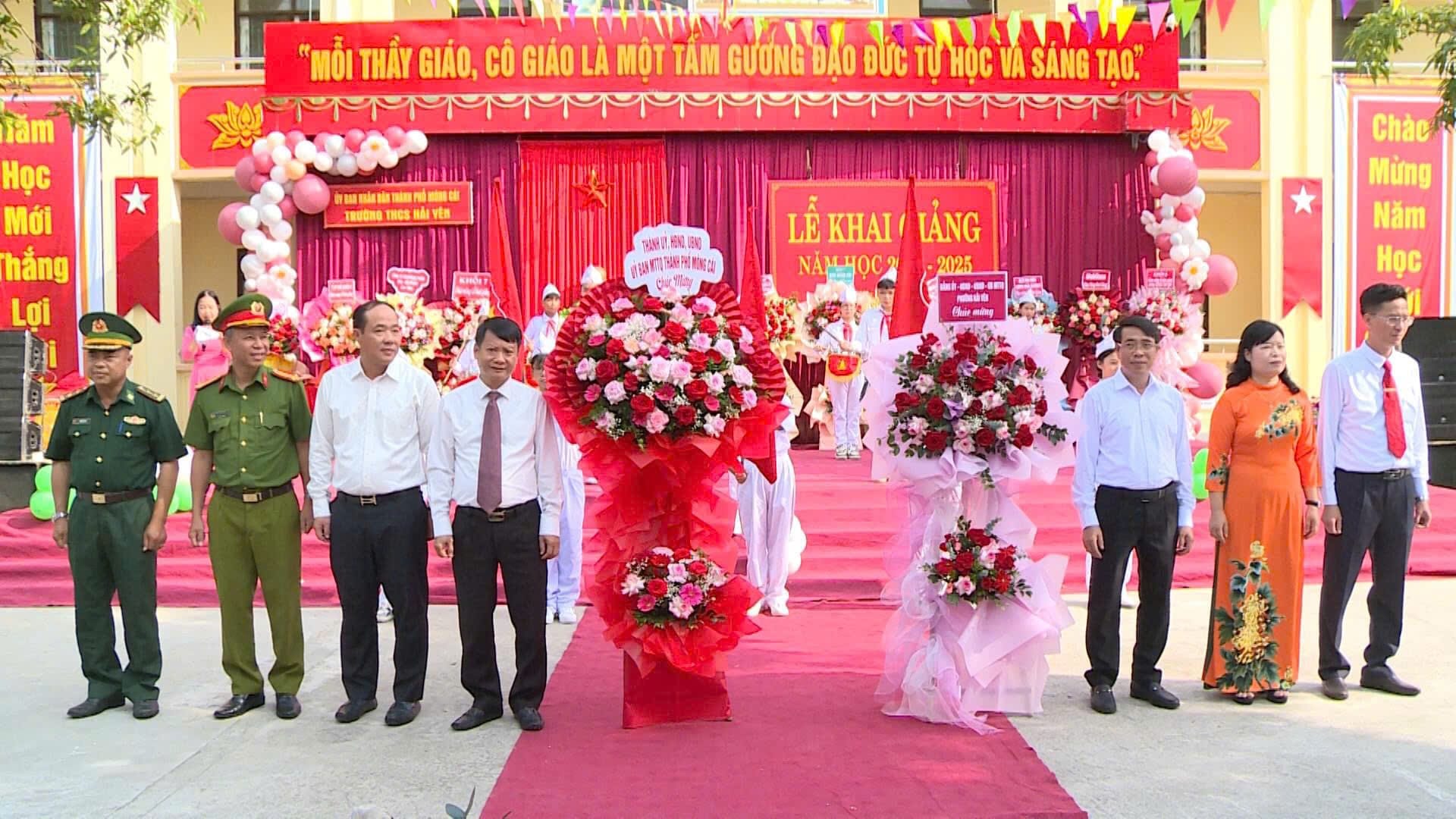 Ngày hội "Toàn dân đưa trẻ đến trường 29 https://thcshaiyen.edu.vn/wp-content/uploads/2024/10/458487583_934489275373456_646476998445994892_n.jpg