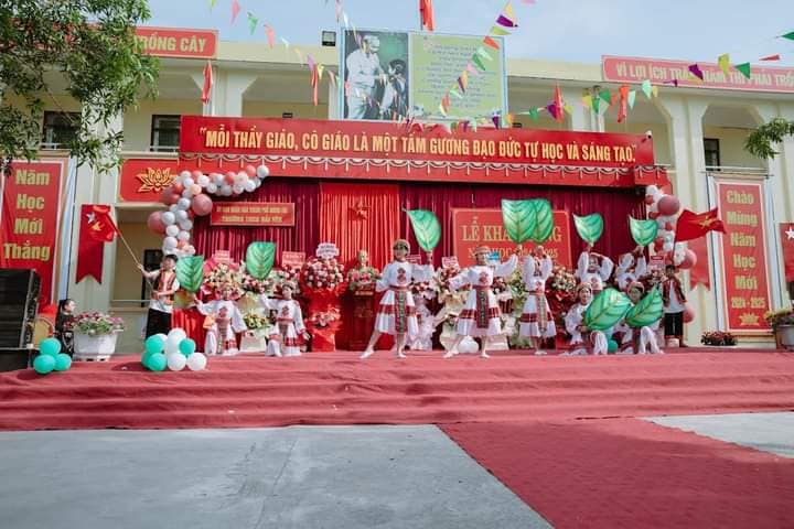 Ngày hội "Toàn dân đưa trẻ đến trường 33 https://thcshaiyen.edu.vn/wp-content/uploads/2024/10/458487583_934489275373456_646476998445994892_n.jpg