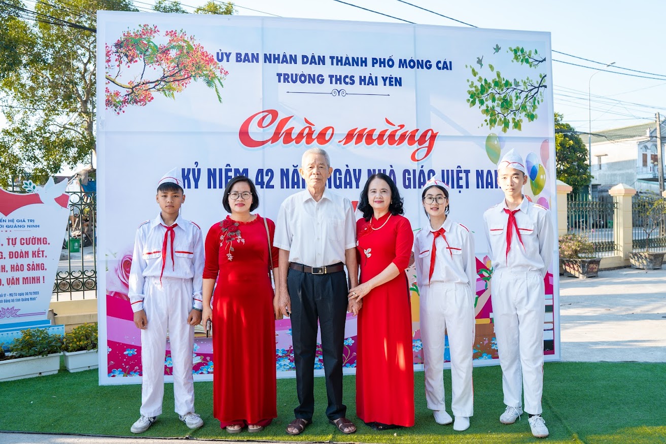 CHÀO MỪNG NGÀY NHÀ GIÁO VIỆT NAM 20/11/1982- 20/11/2024 2 https://thcshaiyen.edu.vn/wp-content/uploads/2024/11/DSC05510.jpg