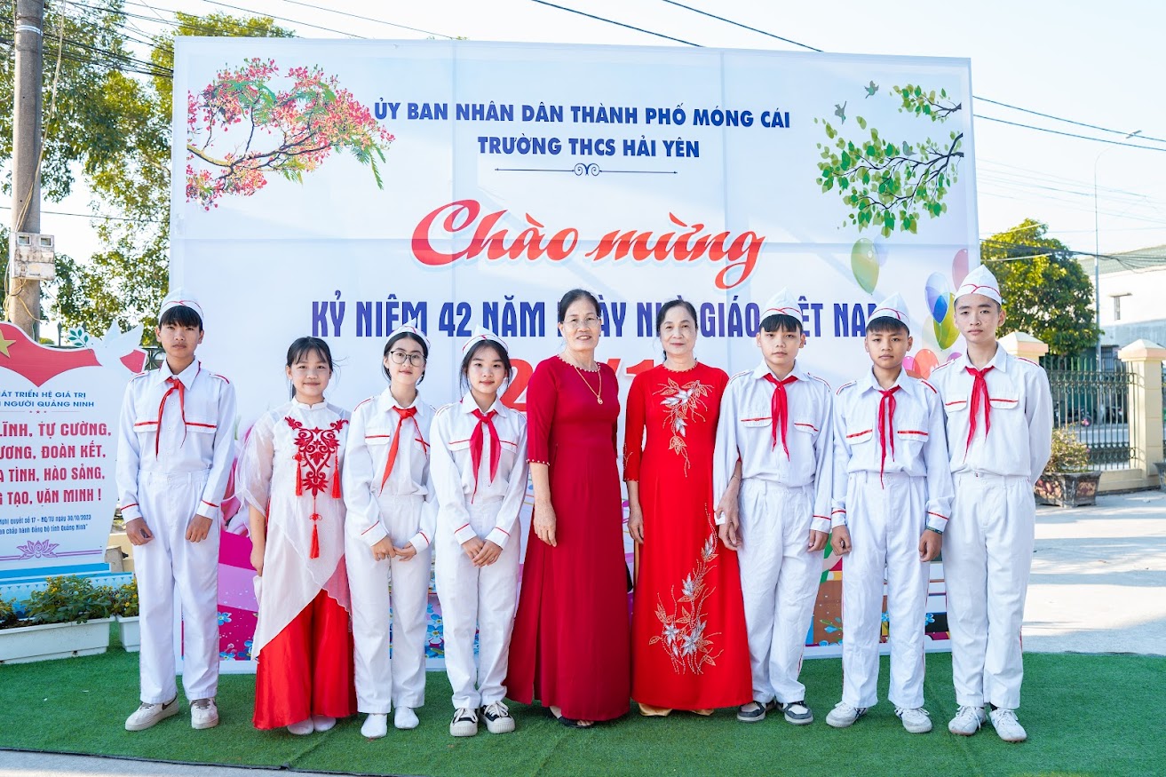 CHÀO MỪNG NGÀY NHÀ GIÁO VIỆT NAM 20/11/1982- 20/11/2024 3 https://thcshaiyen.edu.vn/wp-content/uploads/2024/11/DSC05510.jpg