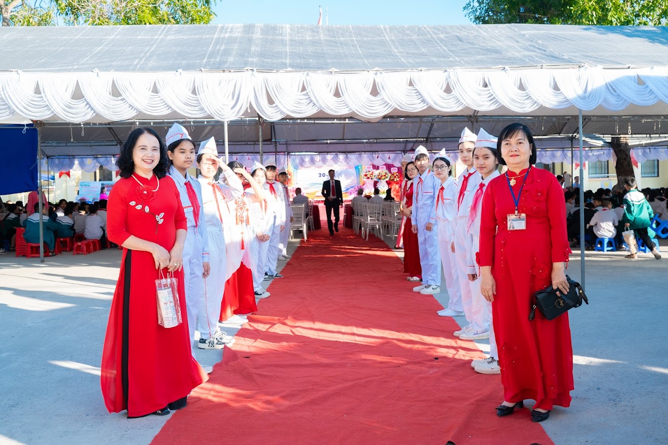 CHÀO MỪNG NGÀY NHÀ GIÁO VIỆT NAM 20/11/1982- 20/11/2024 4 https://thcshaiyen.edu.vn/wp-content/uploads/2024/11/DSC05510.jpg