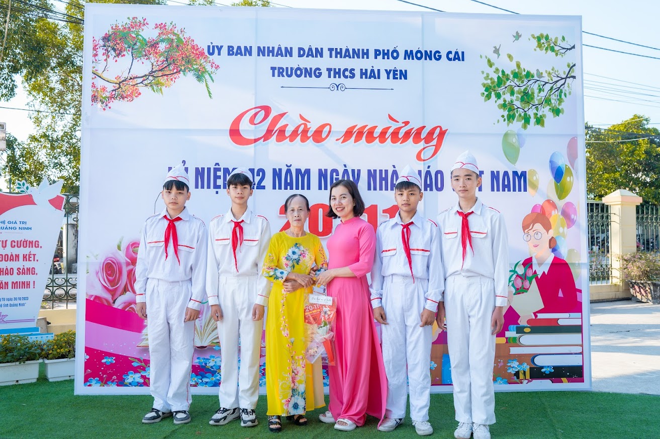 CHÀO MỪNG NGÀY NHÀ GIÁO VIỆT NAM 20/11/1982- 20/11/2024 5 https://thcshaiyen.edu.vn/wp-content/uploads/2024/11/DSC05510.jpg