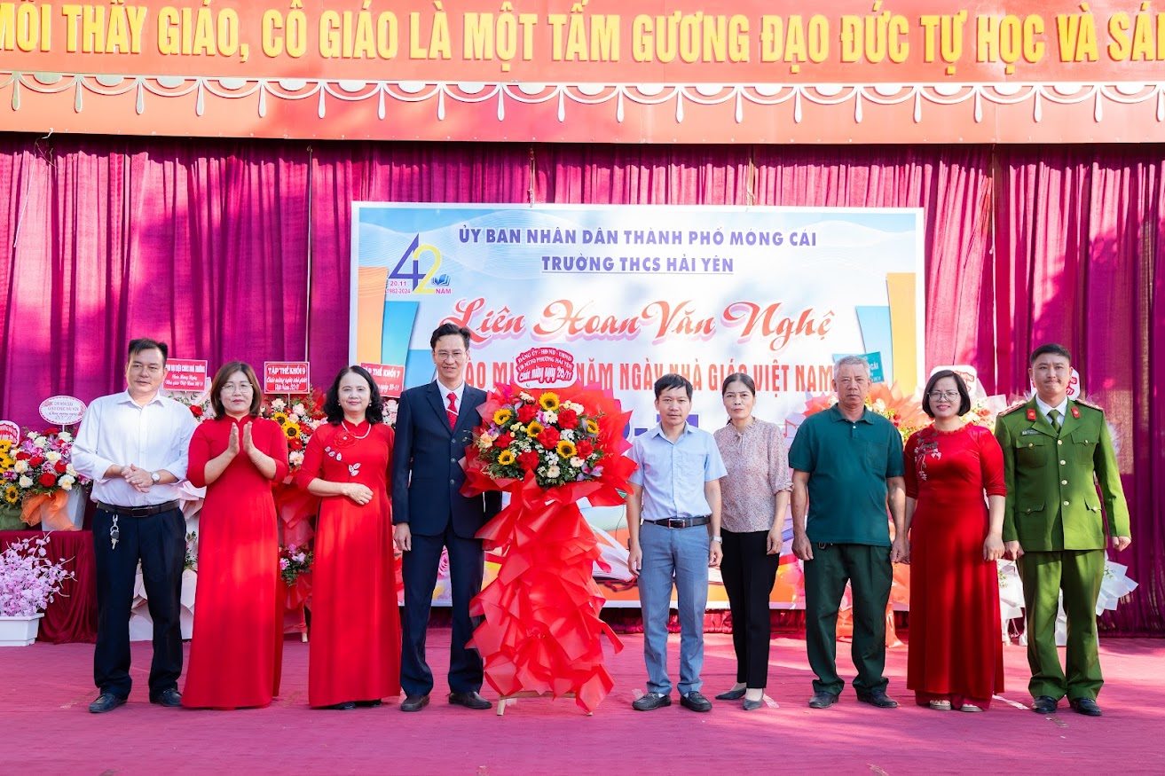 CHÀO MỪNG NGÀY NHÀ GIÁO VIỆT NAM 20/11/1982- 20/11/2024 13 https://thcshaiyen.edu.vn/wp-content/uploads/2024/11/DSC05510.jpg