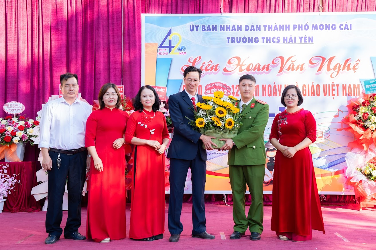 CHÀO MỪNG NGÀY NHÀ GIÁO VIỆT NAM 20/11/1982- 20/11/2024 14 https://thcshaiyen.edu.vn/wp-content/uploads/2024/11/DSC05510.jpg