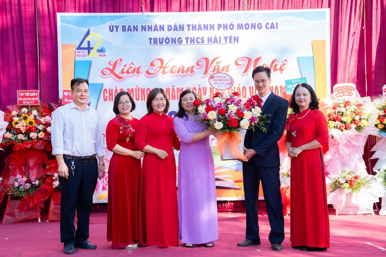 CHÀO MỪNG NGÀY NHÀ GIÁO VIỆT NAM 20/11/1982- 20/11/2024 16 https://thcshaiyen.edu.vn/wp-content/uploads/2024/11/DSC05510.jpg