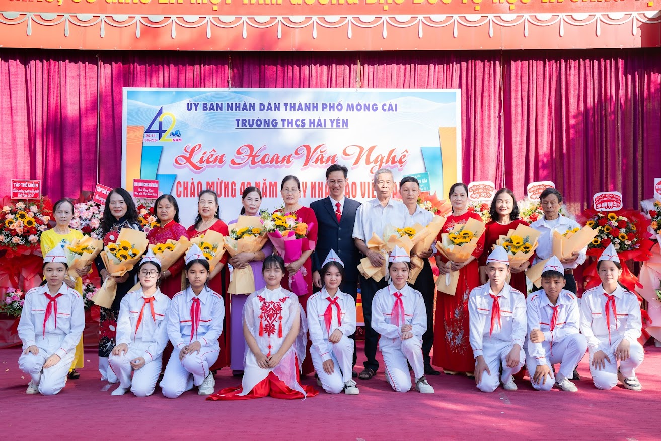 CHÀO MỪNG NGÀY NHÀ GIÁO VIỆT NAM 20/11/1982- 20/11/2024 21 https://thcshaiyen.edu.vn/wp-content/uploads/2024/11/DSC05510.jpg