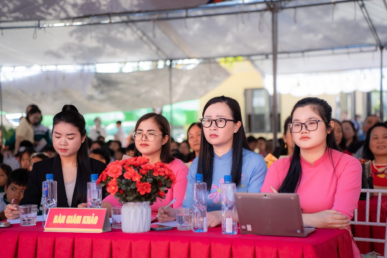 CHÀO MỪNG NGÀY NHÀ GIÁO VIỆT NAM 20/11/1982- 20/11/2024 25 https://thcshaiyen.edu.vn/wp-content/uploads/2024/11/DSC05510.jpg