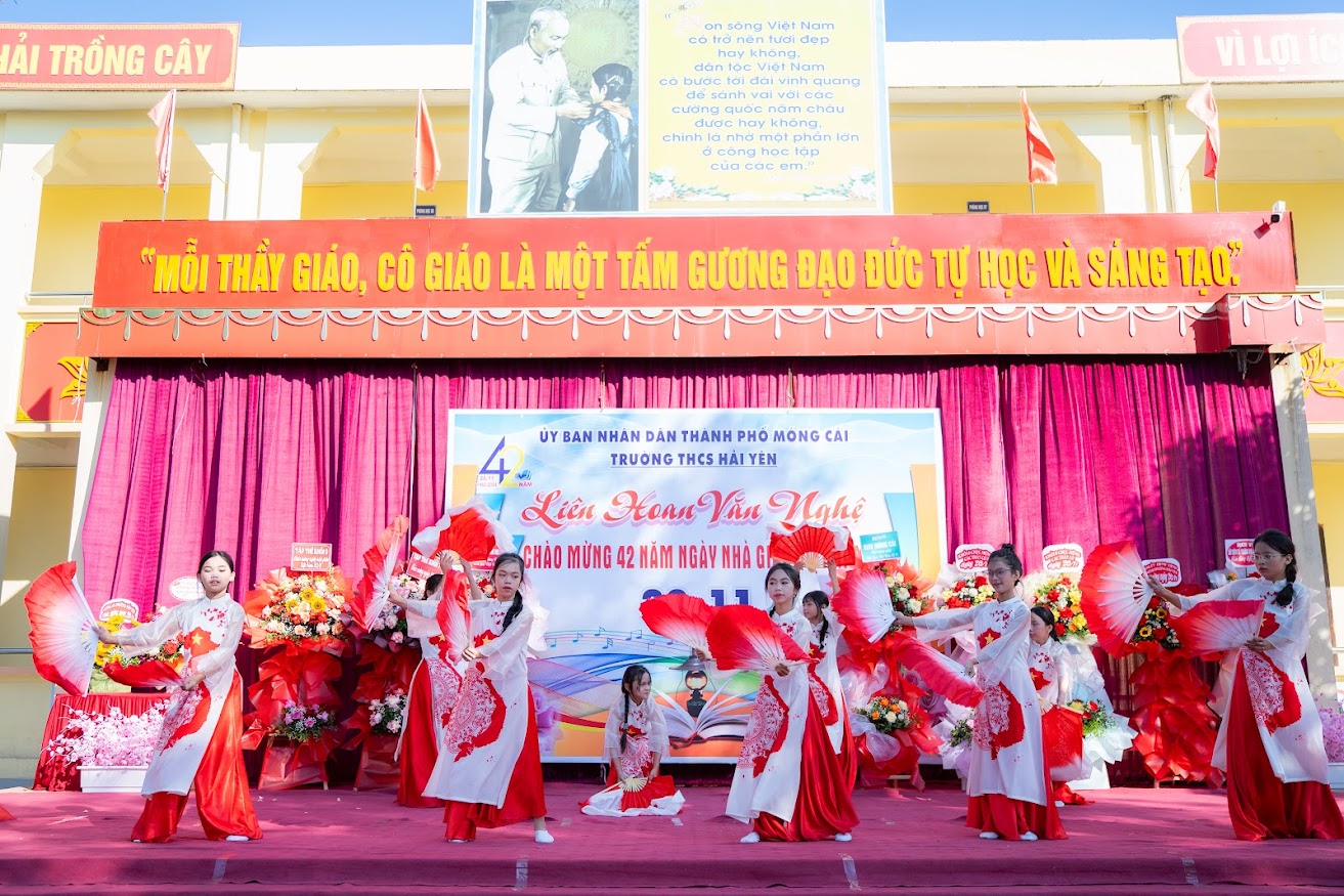 CHÀO MỪNG NGÀY NHÀ GIÁO VIỆT NAM 20/11/1982- 20/11/2024 27 https://thcshaiyen.edu.vn/wp-content/uploads/2024/11/DSC05510.jpg
