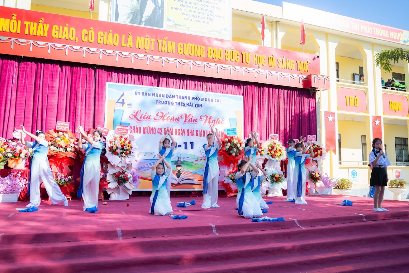 CHÀO MỪNG NGÀY NHÀ GIÁO VIỆT NAM 20/11/1982- 20/11/2024 28 https://thcshaiyen.edu.vn/wp-content/uploads/2024/11/DSC05510.jpg