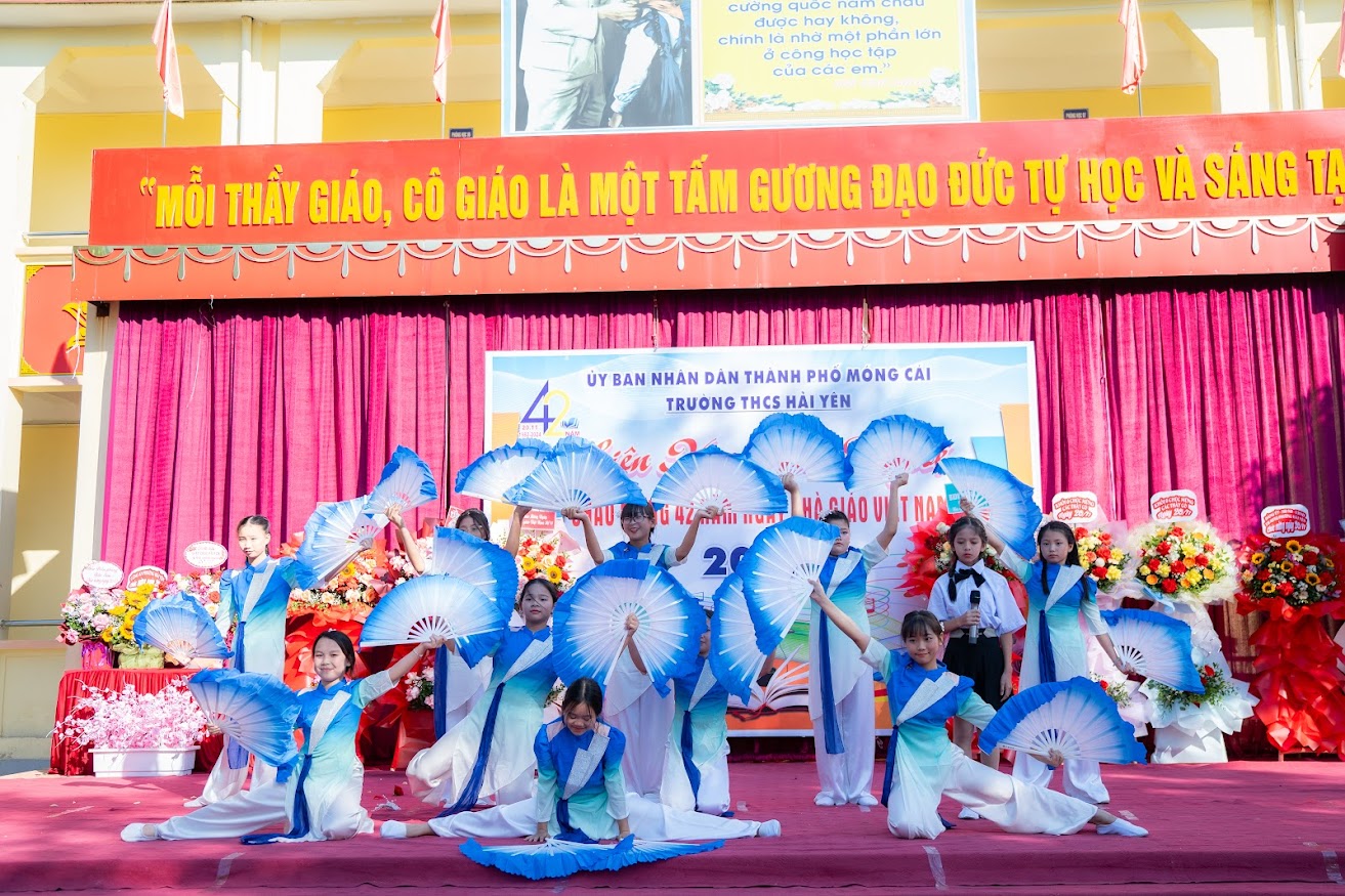 CHÀO MỪNG NGÀY NHÀ GIÁO VIỆT NAM 20/11/1982- 20/11/2024 29 https://thcshaiyen.edu.vn/wp-content/uploads/2024/11/DSC05510.jpg