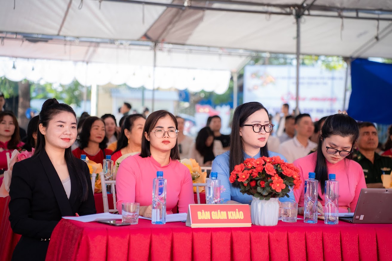 CHÀO MỪNG NGÀY NHÀ GIÁO VIỆT NAM 20/11/1982- 20/11/2024 30 https://thcshaiyen.edu.vn/wp-content/uploads/2024/11/DSC05510.jpg
