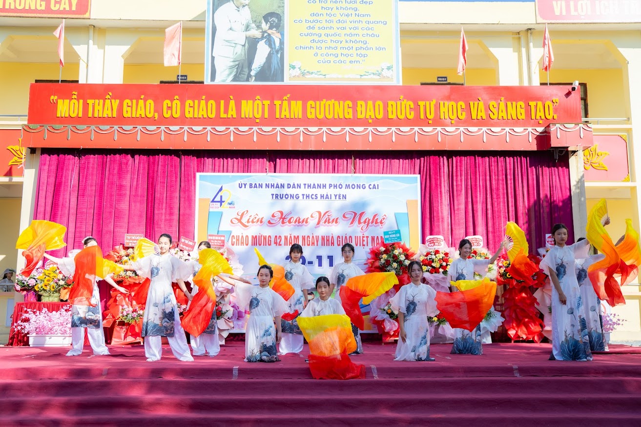 CHÀO MỪNG NGÀY NHÀ GIÁO VIỆT NAM 20/11/1982- 20/11/2024 31 https://thcshaiyen.edu.vn/wp-content/uploads/2024/11/DSC05510.jpg