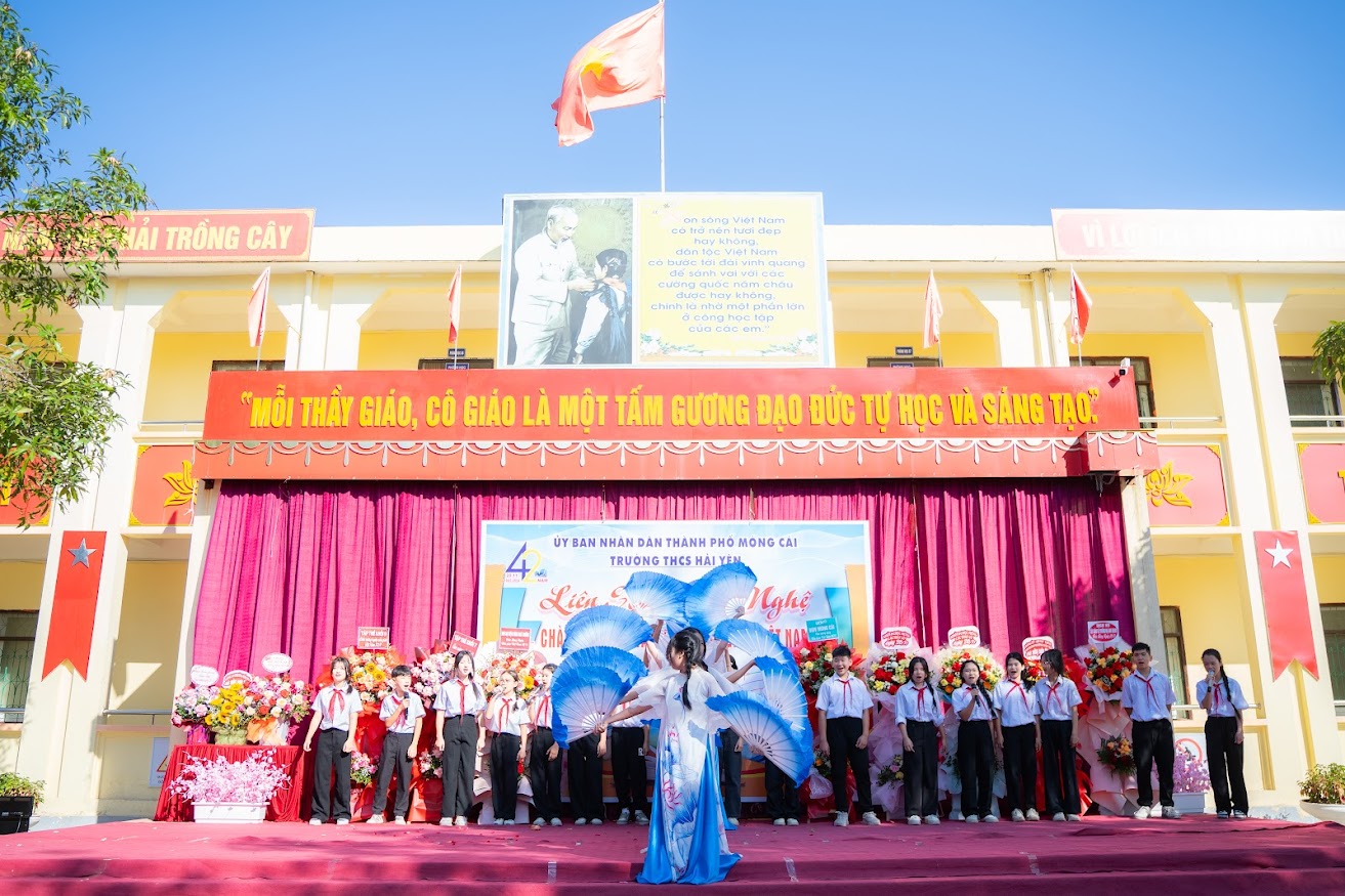 CHÀO MỪNG NGÀY NHÀ GIÁO VIỆT NAM 20/11/1982- 20/11/2024 33 https://thcshaiyen.edu.vn/wp-content/uploads/2024/11/DSC05510.jpg