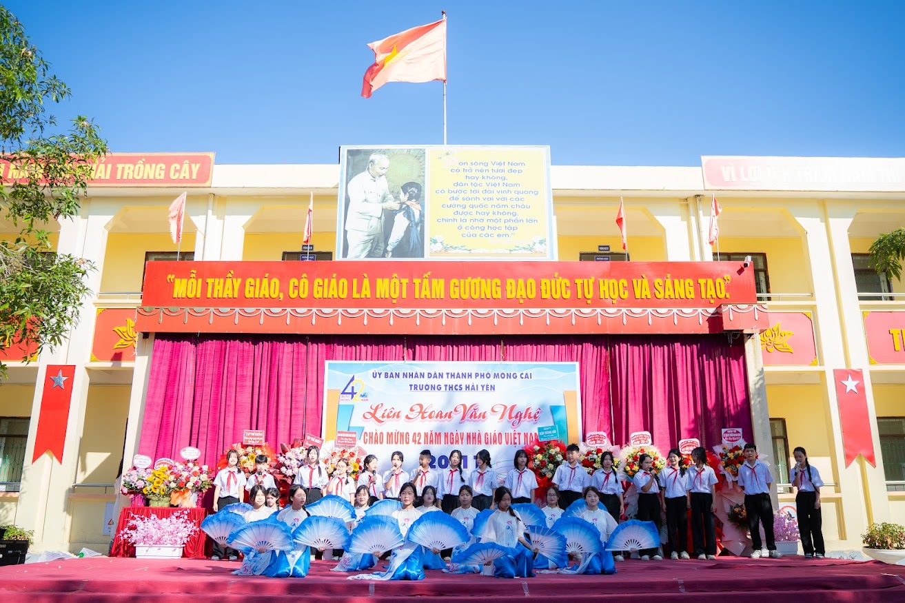 CHÀO MỪNG NGÀY NHÀ GIÁO VIỆT NAM 20/11/1982- 20/11/2024 34 https://thcshaiyen.edu.vn/wp-content/uploads/2024/11/DSC05510.jpg