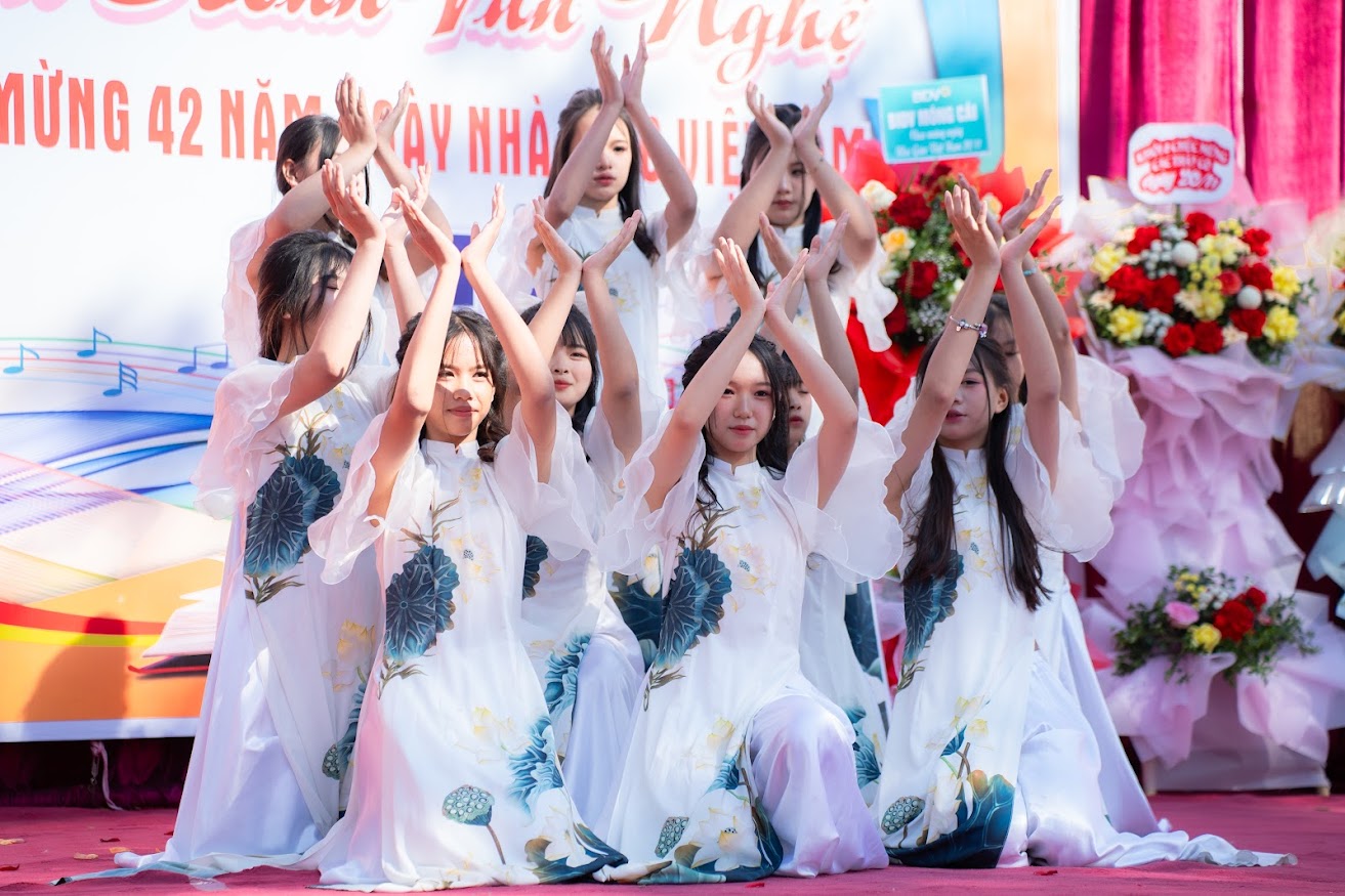 CHÀO MỪNG NGÀY NHÀ GIÁO VIỆT NAM 20/11/1982- 20/11/2024 35 https://thcshaiyen.edu.vn/wp-content/uploads/2024/11/DSC05510.jpg