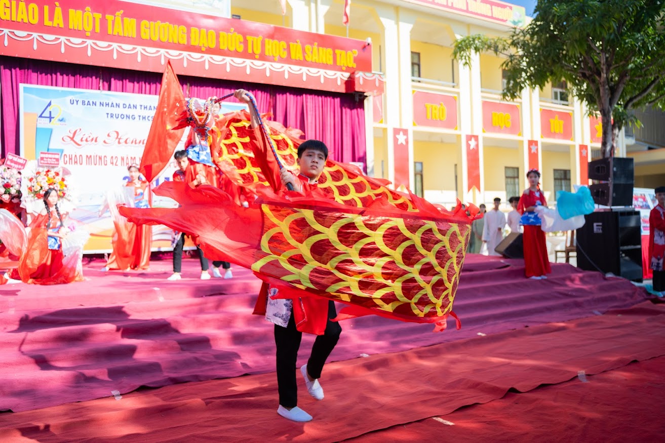 CHÀO MỪNG NGÀY NHÀ GIÁO VIỆT NAM 20/11/1982- 20/11/2024 40 https://thcshaiyen.edu.vn/wp-content/uploads/2024/11/DSC05510.jpg