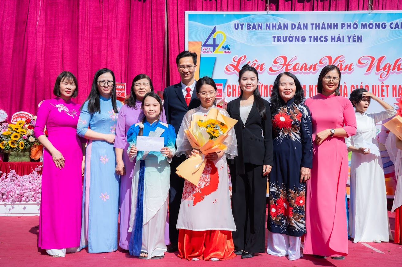 CHÀO MỪNG NGÀY NHÀ GIÁO VIỆT NAM 20/11/1982- 20/11/2024 46 https://thcshaiyen.edu.vn/wp-content/uploads/2024/11/DSC05510.jpg