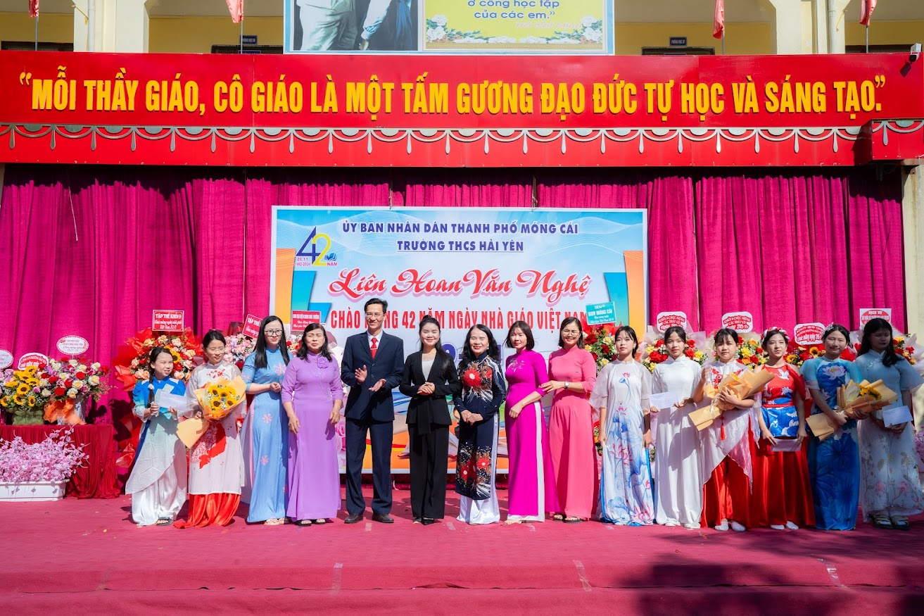CHÀO MỪNG NGÀY NHÀ GIÁO VIỆT NAM 20/11/1982- 20/11/2024 47 https://thcshaiyen.edu.vn/wp-content/uploads/2024/11/DSC05510.jpg