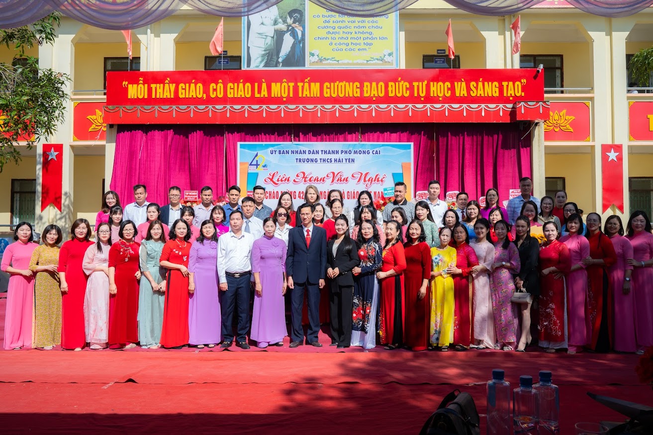 CHÀO MỪNG NGÀY NHÀ GIÁO VIỆT NAM 20/11/1982- 20/11/2024 48 https://thcshaiyen.edu.vn/wp-content/uploads/2024/11/DSC05510.jpg