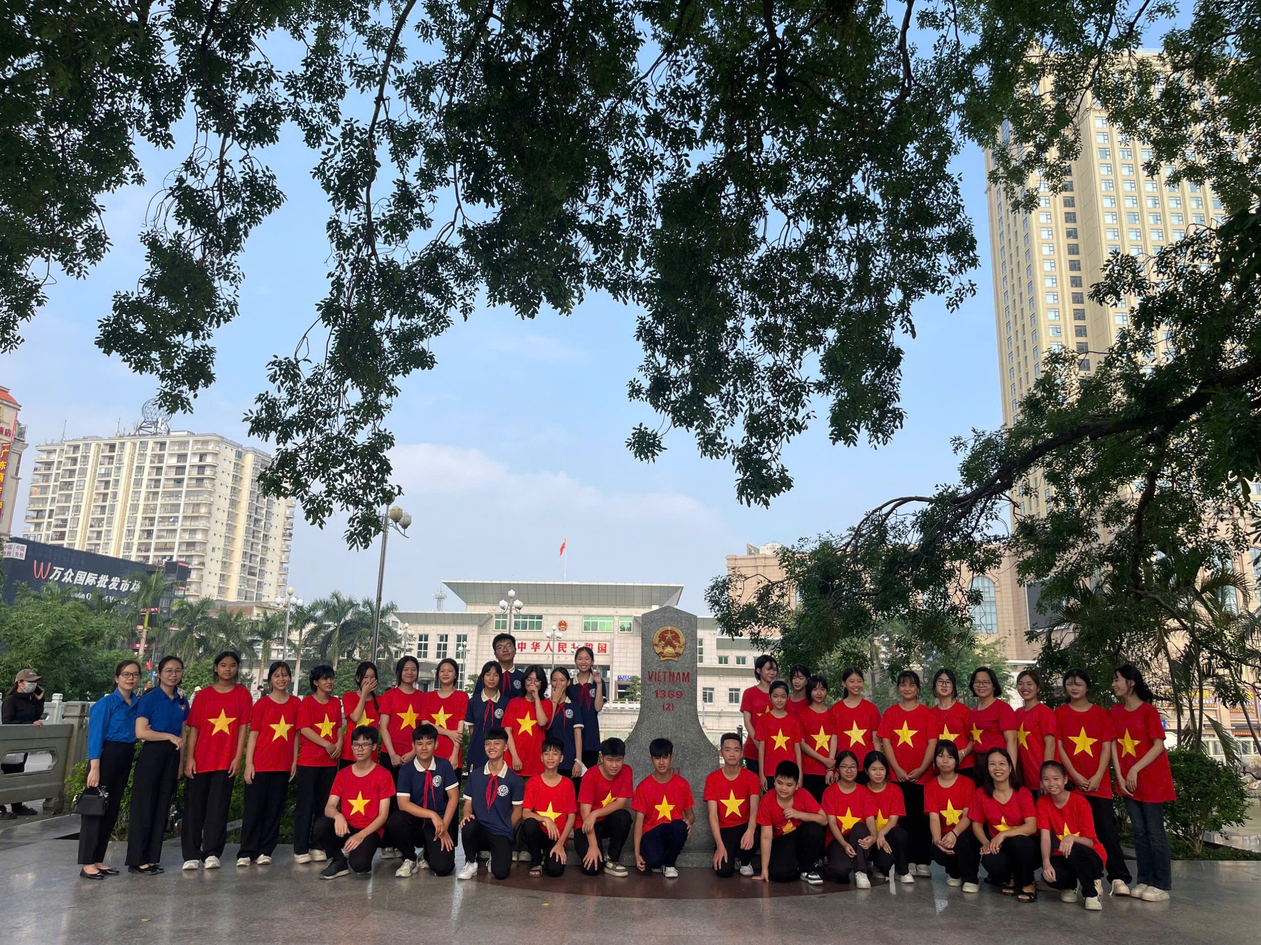 Trường THCS Hải Yên tổ chức hoạt động trải nghiệm cho học sinh. 8 https://thcshaiyen.edu.vn/wp-content/uploads/2024/11/z6040329574559_8be524887ec76cf0548086d6eb795bc3-scaled.jpg