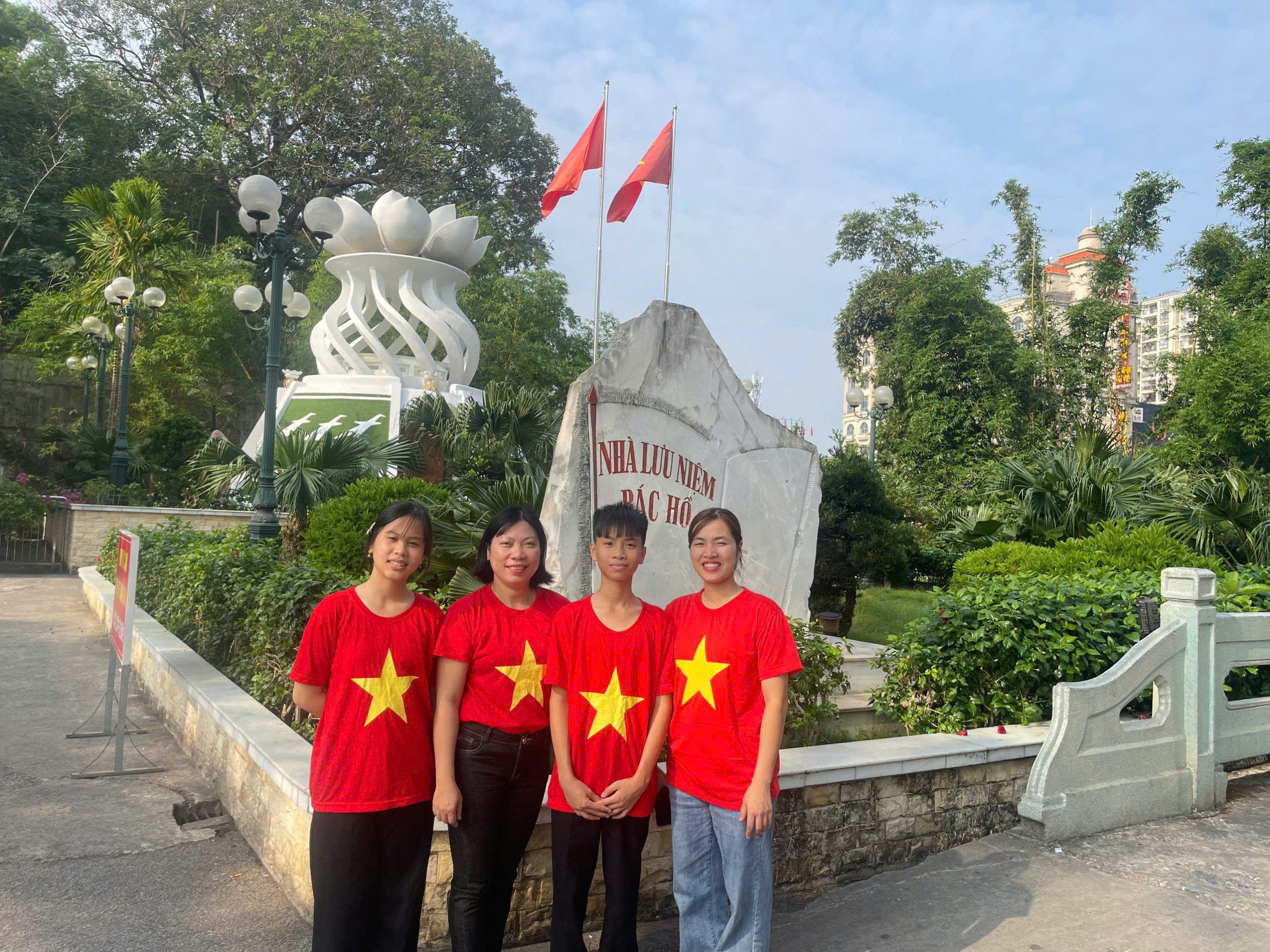 Trường THCS Hải Yên tổ chức hoạt động trải nghiệm cho học sinh. 10 https://thcshaiyen.edu.vn/wp-content/uploads/2024/11/z6040329574559_8be524887ec76cf0548086d6eb795bc3-scaled.jpg