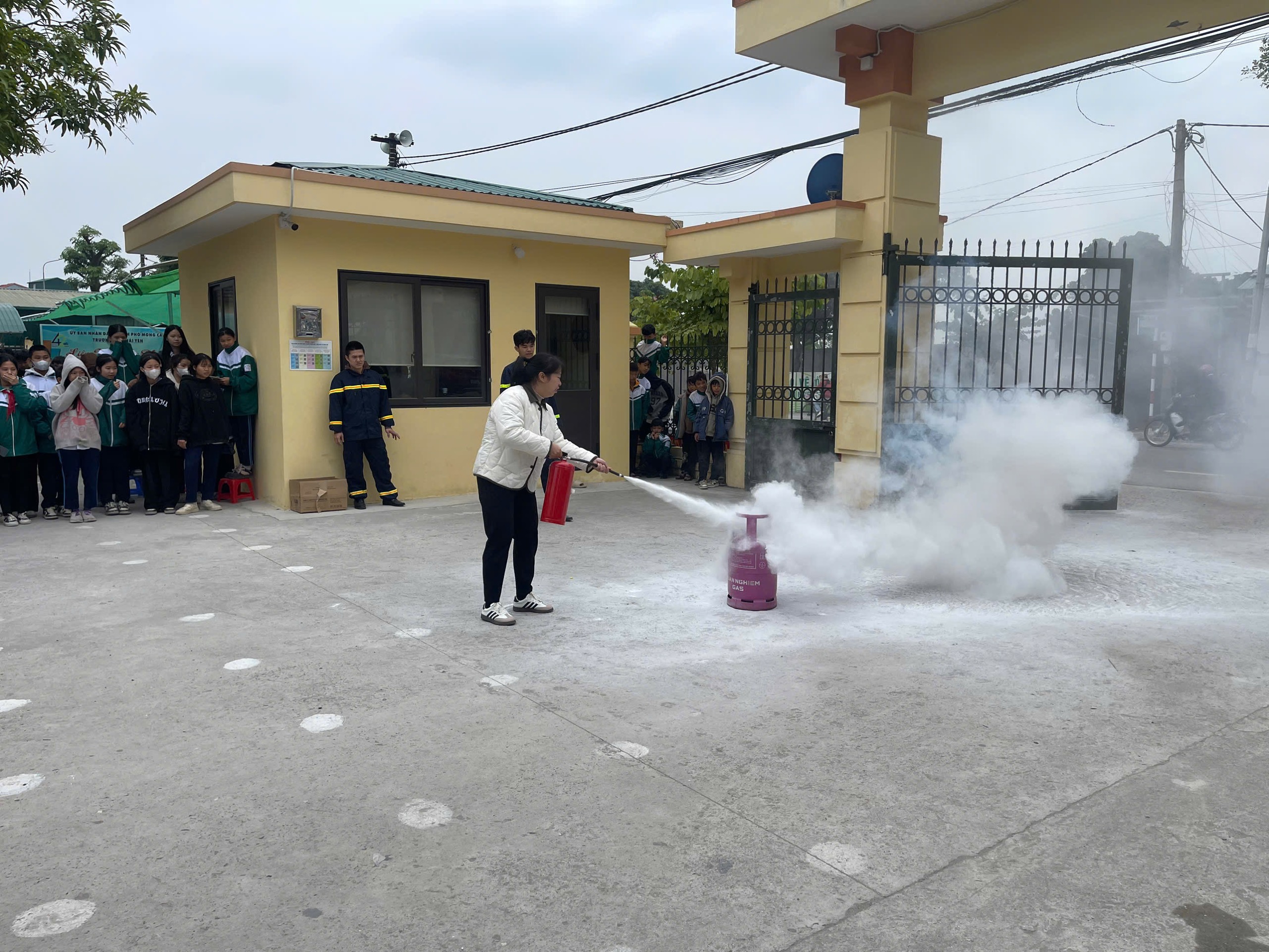 TUYÊN TRUYỀN VỀ CÔNG TÁC PHÒNG CHÁY CHỮA CHÁY VÀ CỨU NẠN CỨU HỘ 14 https://thcshaiyen.edu.vn/wp-content/uploads/2024/12/021E378A-1E8D-4144-B7FF-FBD97CF693DB.jpeg