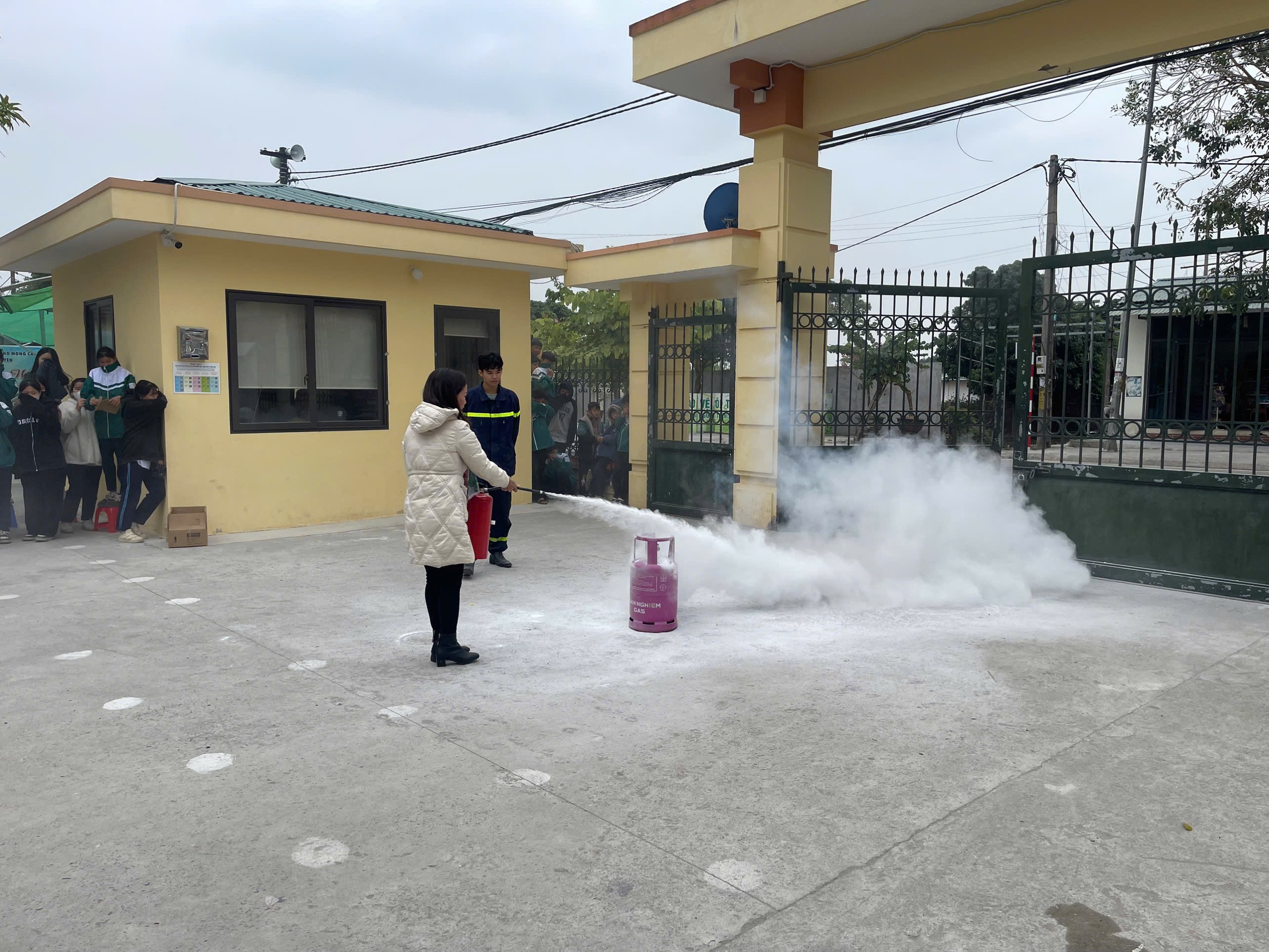 TUYÊN TRUYỀN VỀ CÔNG TÁC PHÒNG CHÁY CHỮA CHÁY VÀ CỨU NẠN CỨU HỘ 12 https://thcshaiyen.edu.vn/wp-content/uploads/2024/12/021E378A-1E8D-4144-B7FF-FBD97CF693DB.jpeg