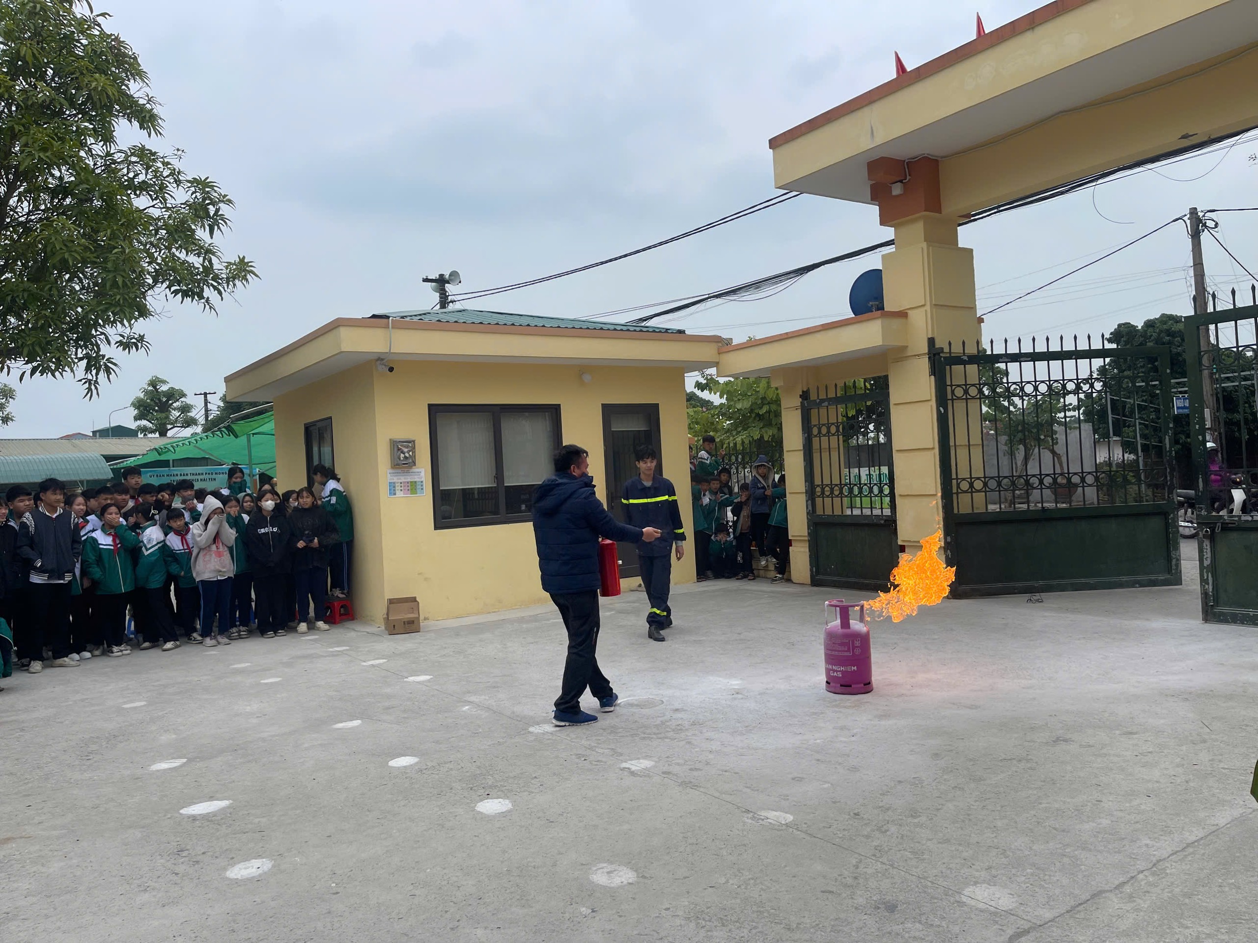 TUYÊN TRUYỀN VỀ CÔNG TÁC PHÒNG CHÁY CHỮA CHÁY VÀ CỨU NẠN CỨU HỘ 15 https://thcshaiyen.edu.vn/wp-content/uploads/2024/12/021E378A-1E8D-4144-B7FF-FBD97CF693DB.jpeg