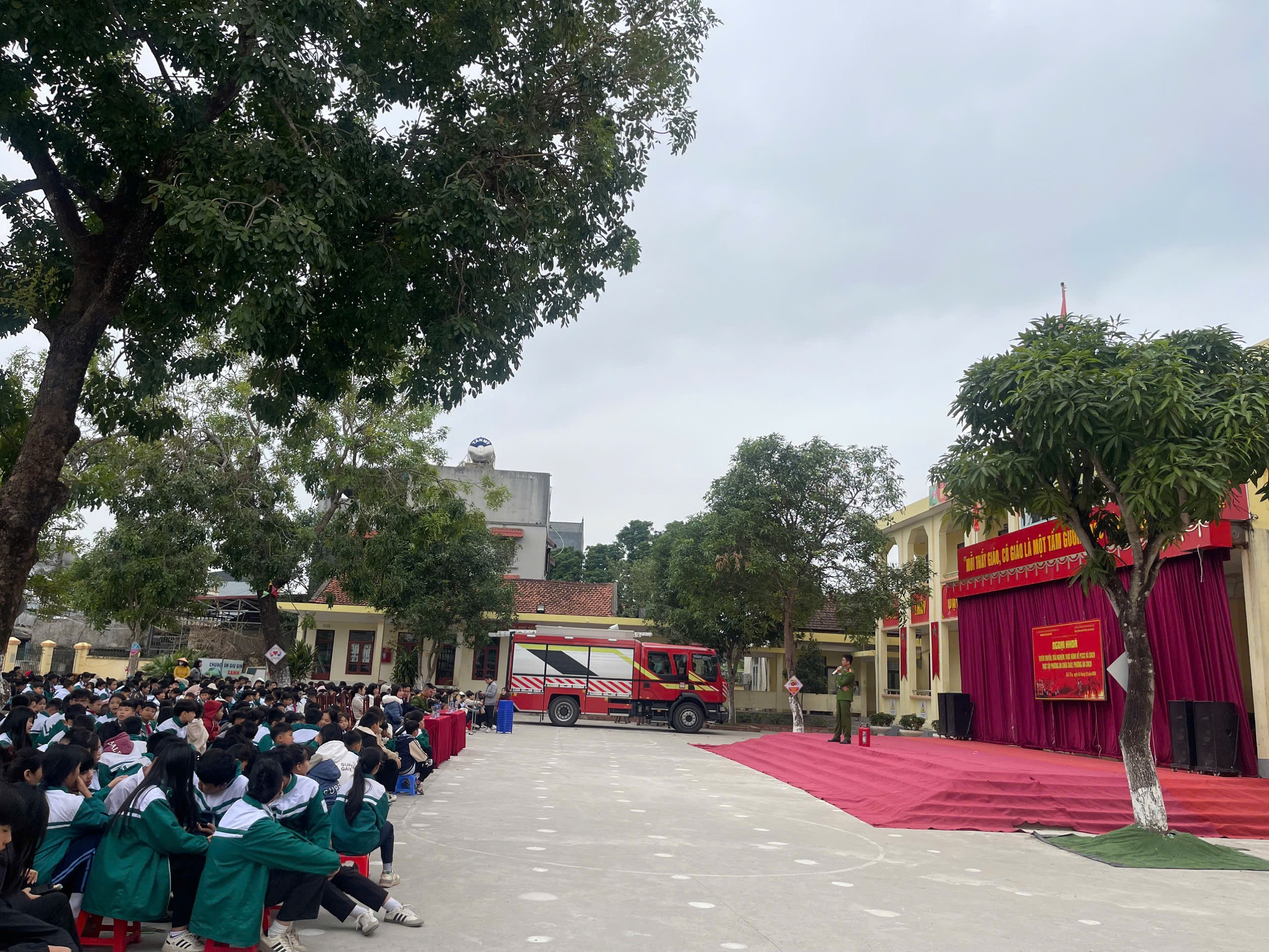 TUYÊN TRUYỀN VỀ CÔNG TÁC PHÒNG CHÁY CHỮA CHÁY VÀ CỨU NẠN CỨU HỘ 2 https://thcshaiyen.edu.vn/wp-content/uploads/2024/12/021E378A-1E8D-4144-B7FF-FBD97CF693DB.jpeg