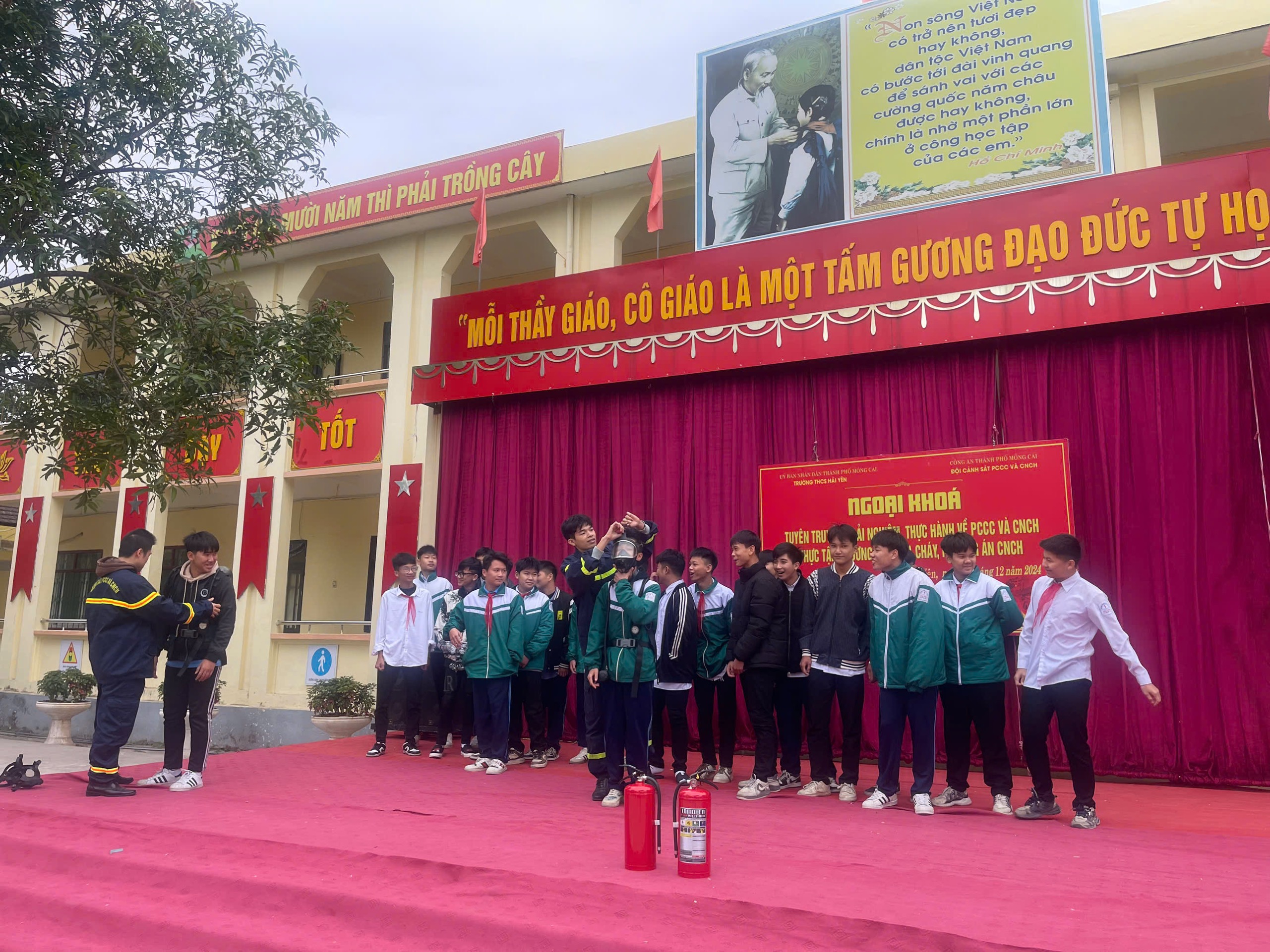 TUYÊN TRUYỀN VỀ CÔNG TÁC PHÒNG CHÁY CHỮA CHÁY VÀ CỨU NẠN CỨU HỘ 5 https://thcshaiyen.edu.vn/wp-content/uploads/2024/12/021E378A-1E8D-4144-B7FF-FBD97CF693DB.jpeg