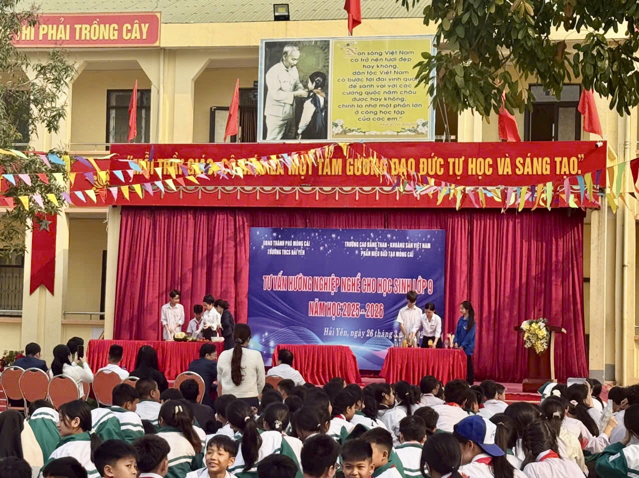 Tư vấn hướng nghiệp nghề cho học sinh lớp 9, năm 2024-2025 1 https://thcshaiyen.edu.vn/wp-content/uploads/2025/03/3F5BF73D-B1D4-4951-A45E-8C38913E20DA.jpeg