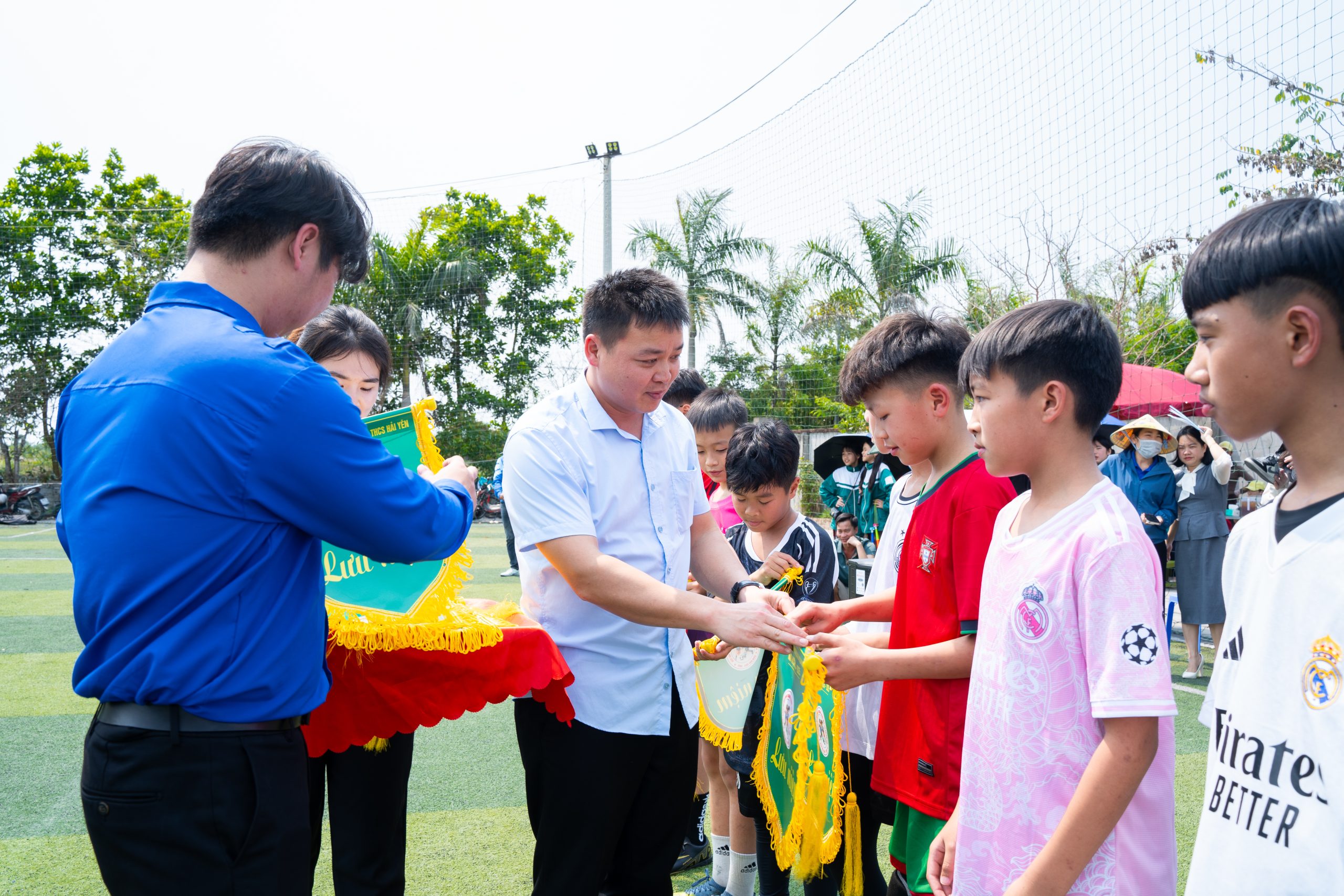 Giải bóng đá học sinh trường THCS Hải Yên, năm học 2024-2025 8 https://thcshaiyen.edu.vn/wp-content/uploads/2025/03/DSC08398-scaled.jpg
