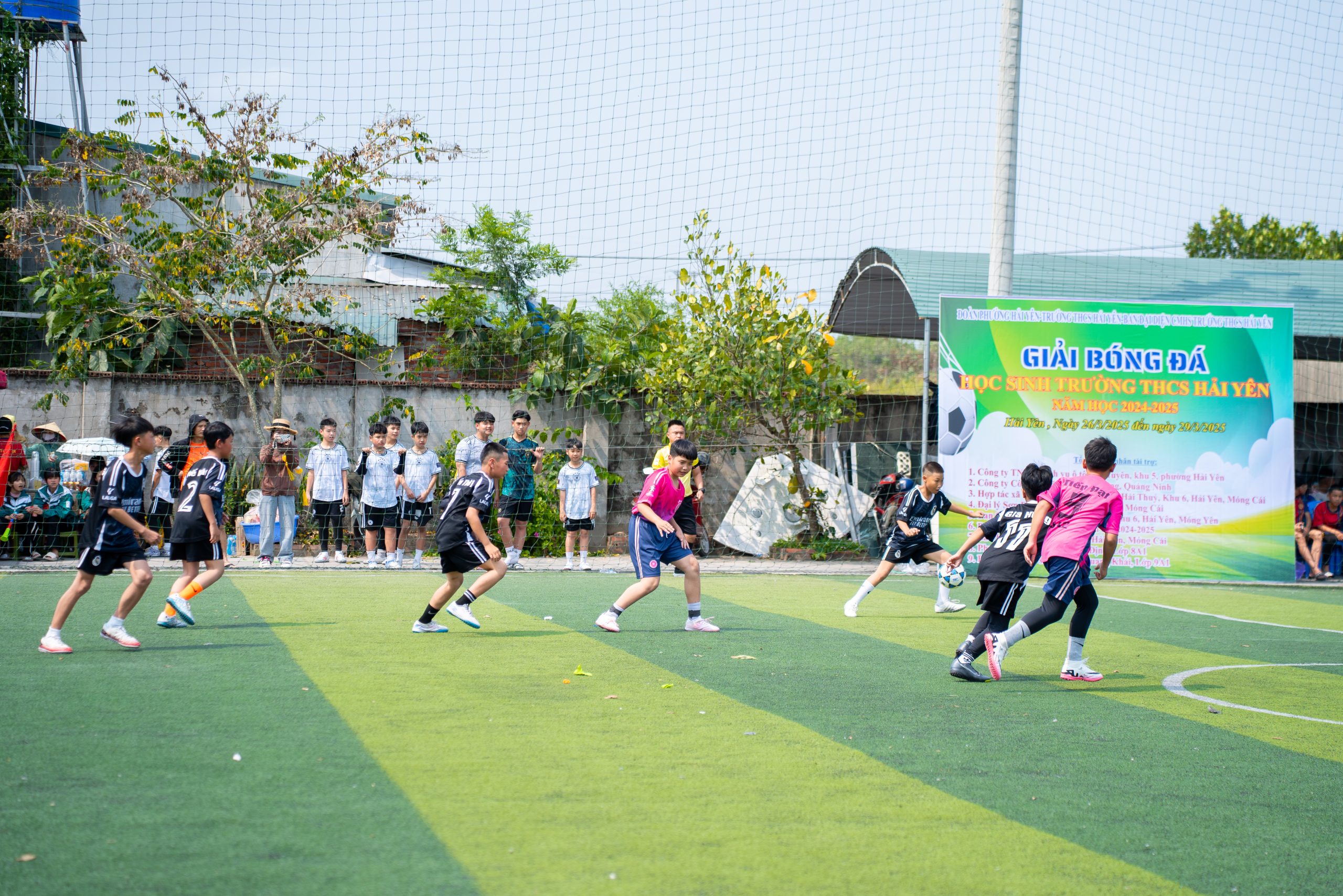 Giải bóng đá học sinh trường THCS Hải Yên, năm học 2024-2025 20 https://thcshaiyen.edu.vn/wp-content/uploads/2025/03/DSC08398-scaled.jpg