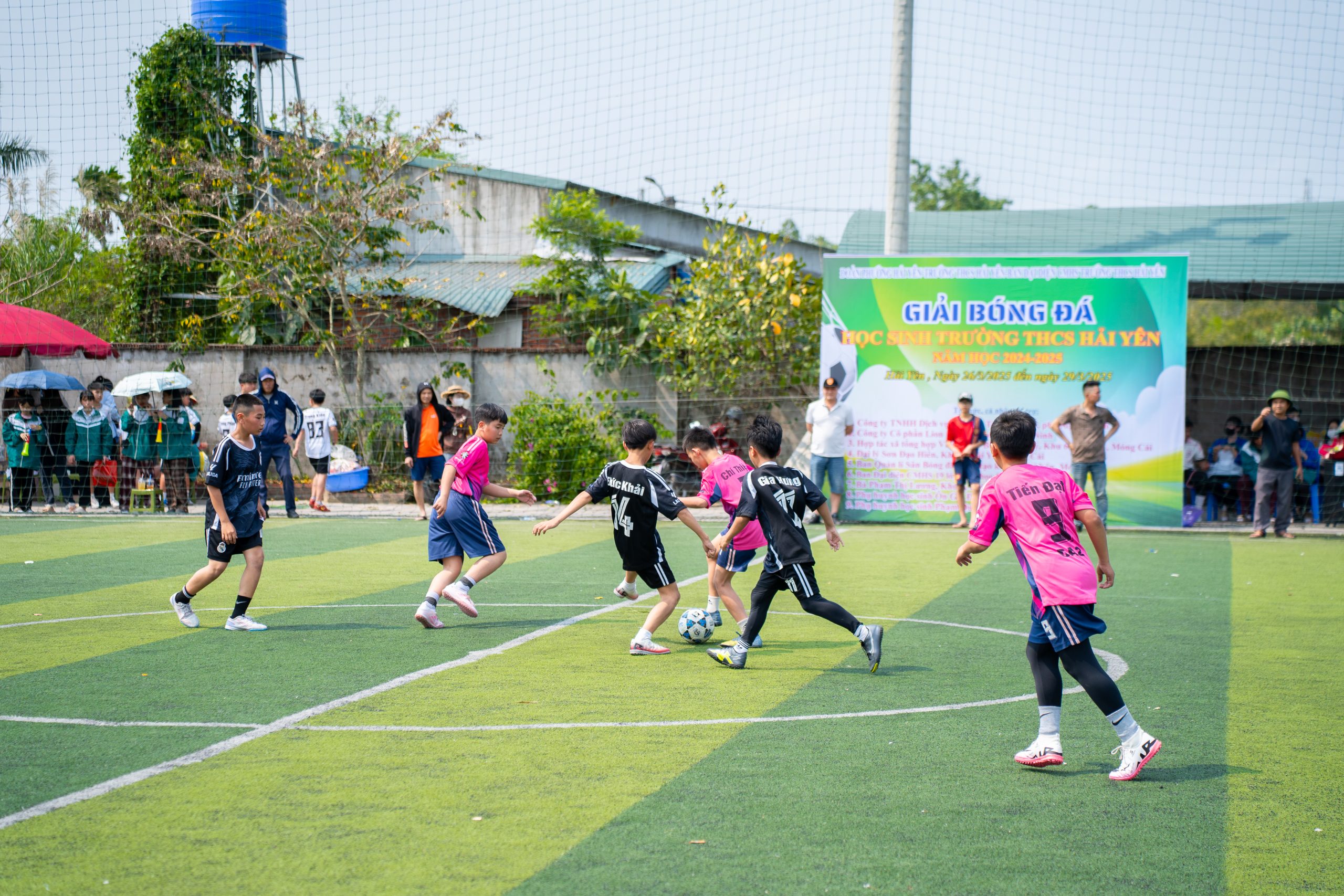 Giải bóng đá học sinh trường THCS Hải Yên, năm học 2024-2025 25 https://thcshaiyen.edu.vn/wp-content/uploads/2025/03/DSC08398-scaled.jpg
