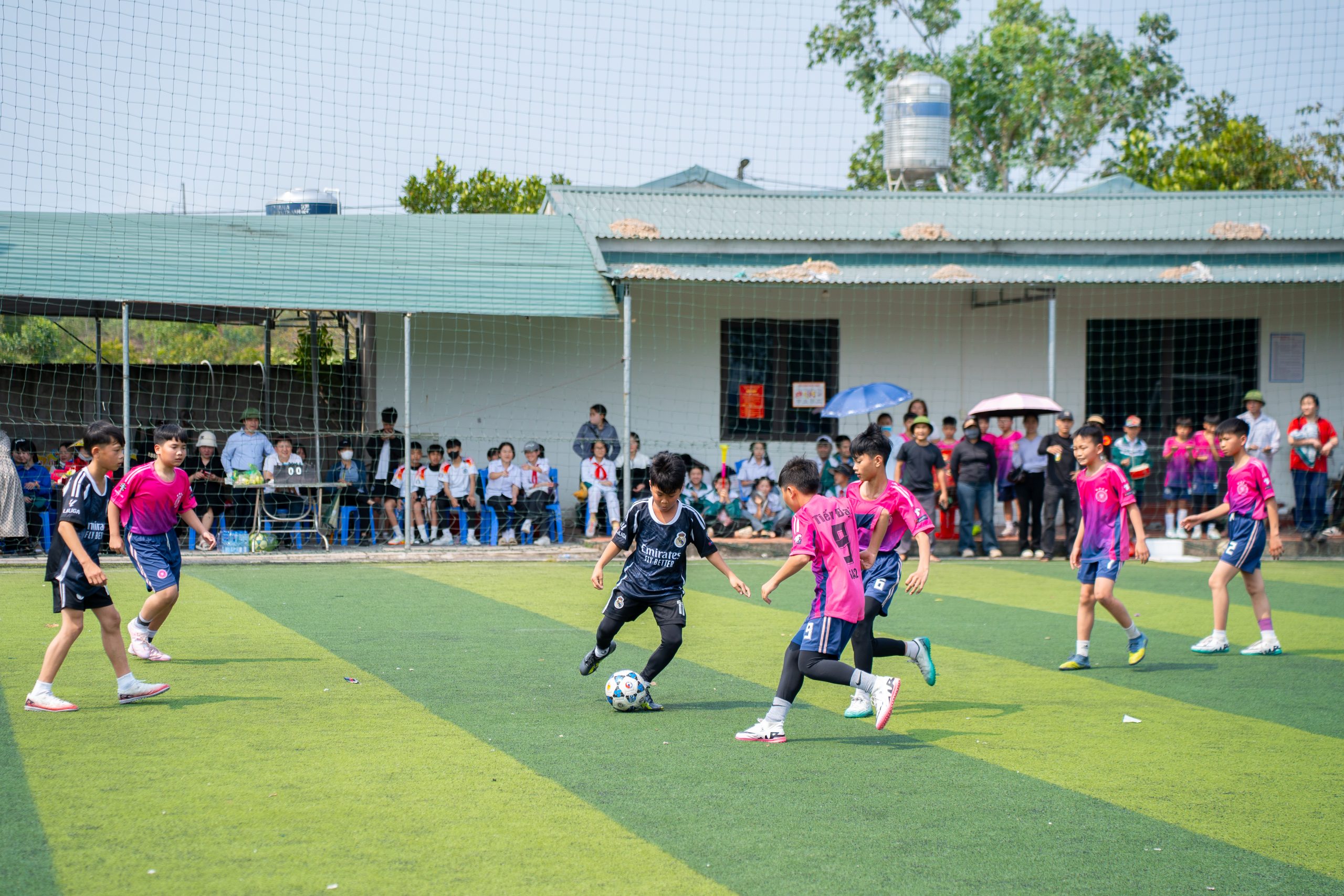 Giải bóng đá học sinh trường THCS Hải Yên, năm học 2024-2025 24 https://thcshaiyen.edu.vn/wp-content/uploads/2025/03/DSC08398-scaled.jpg